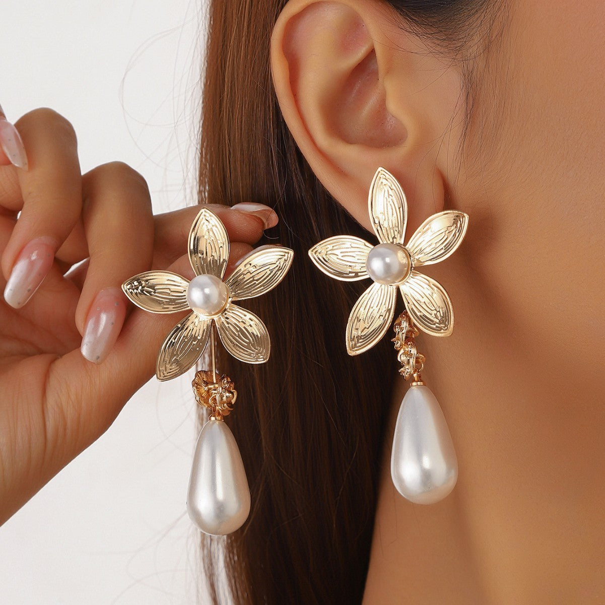 Retro Flower Pearl Earrings Niche